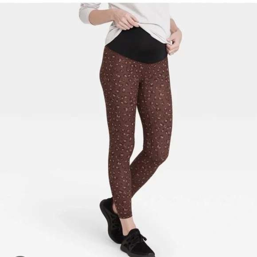 Isabel Maternity by Ingrid & Isabel Brown Leopard Print Active Leggings Size‎ L
